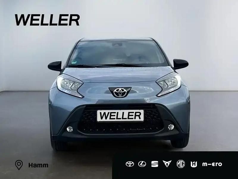 Neu Toyota Aygo 72 PS (52 kW) 2025 Celestite grey metallic/ dach mysticschwarz mica (grau) Kleinwagen