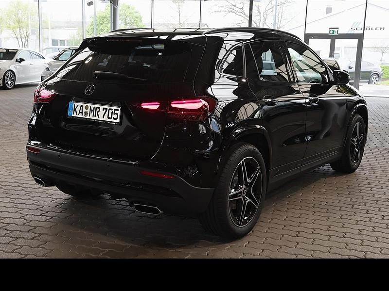 Gebraucht Mercedes GLA200 AMG 120 PS (88 kW) 2026 Unilack nachtschwarz SUV