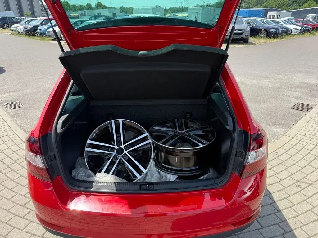 Gebraucht Skoda Rapid 86 PS (63 kW) 2015 Rot Kleinwagen