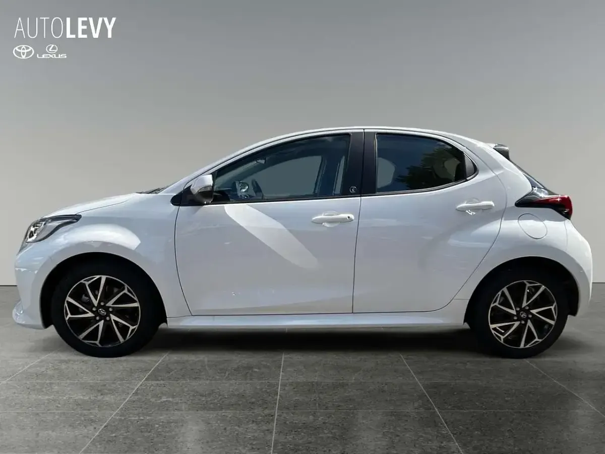 Gebraucht Toyota Yaris Team 116 PS (85 kW) 2022 Weiß Kleinwagen