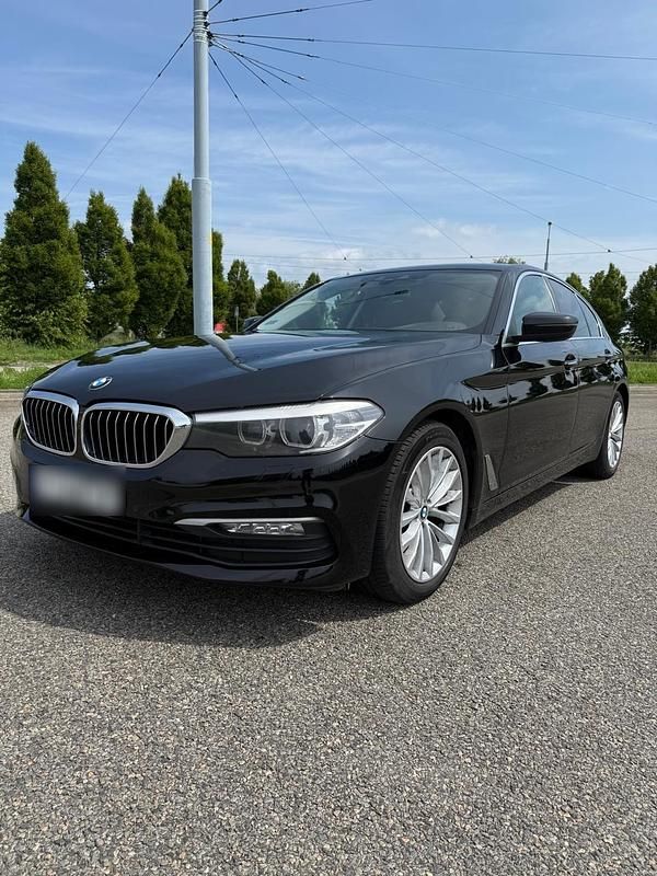 Schwarz Gebraucht 2017 BMW 520 Limousine | 18.000 € (Teuer) - Bild 1/4