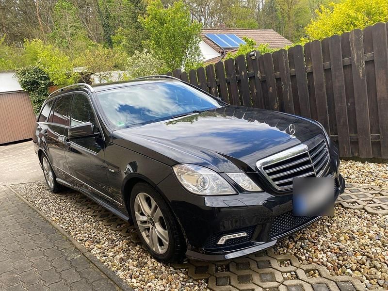 Gebraucht Mercedes E200 Avantgarde 184 PS (135 kW) 2010 Schwarz Kombi