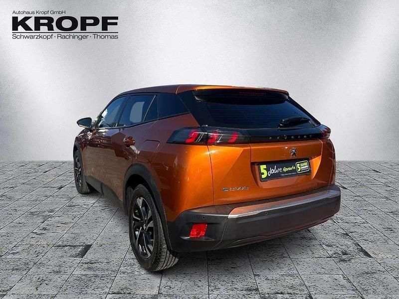 Gebraucht Peugeot e-2008 Active 100 kW (136 PS) 2022 Lackierung orange fusion/typ a SUV