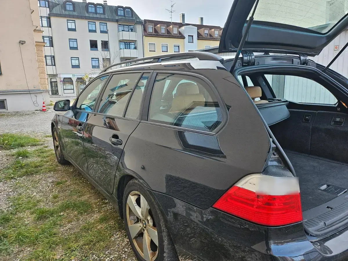 Gebraucht BMW 525 197 PS (144 kW) 2009 Schwarz Kombi