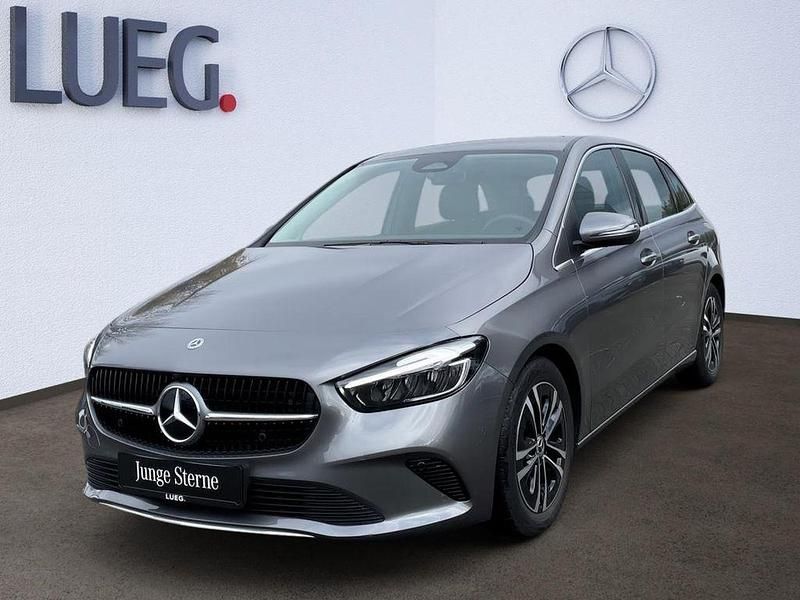 Metalliclack mountaingrau Gebraucht 2024 Mercedes B200 Advanced Van / Kleinbus | 30.700 € (Guter Preis) - Bild 1/4