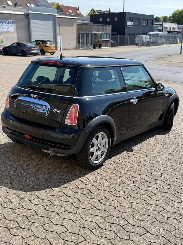 Usado Mini ONE 90 HP (66 kW) 2005 Preto Citadino