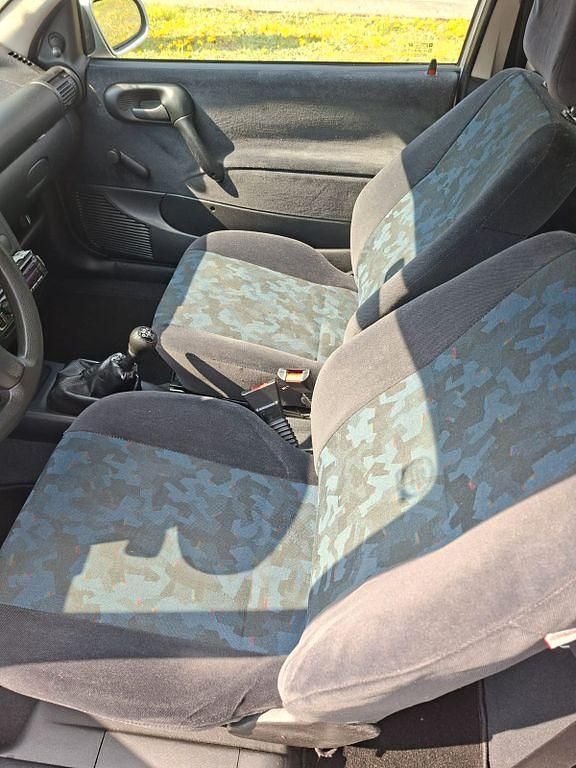 Second-hand Opel Corsa 65 CP (47 kW) 2000 Argintiu Berlinǎ