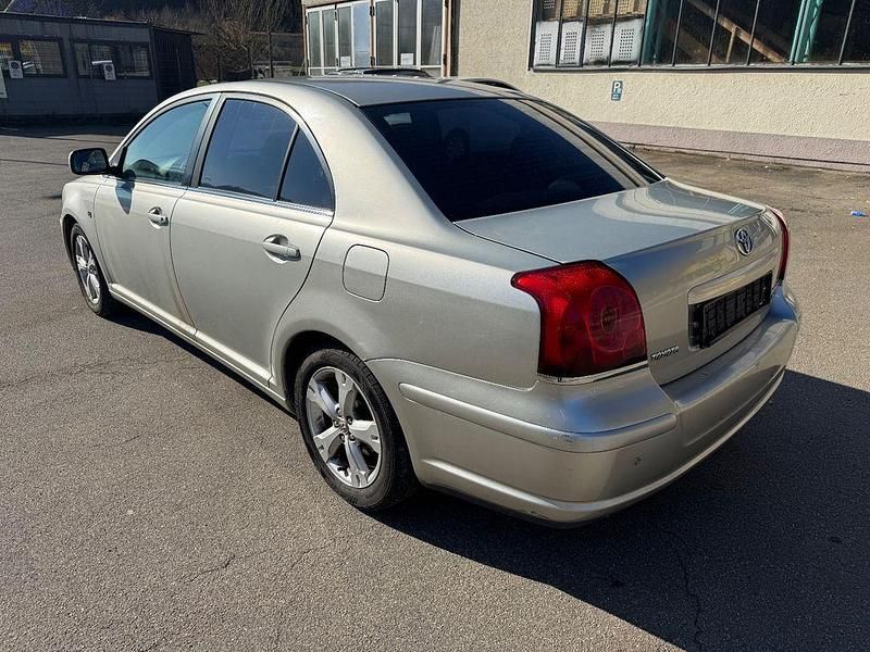 Gebraucht Toyota Avensis Sol 147 PS (108 kW) 2004 Gold Limousine