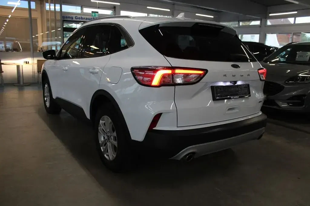 Gebraucht Ford Kuga Titanium 224 PS (164 kW) 2022 Weiß SUV