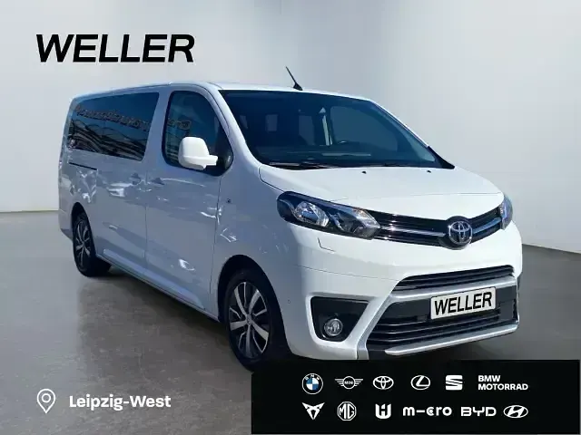 Gebraucht Toyota Proace Verso Team 177 PS (130 kW) 2022 Weiss Kombi