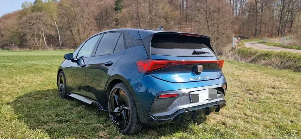Second-hand Cupra Born 169 kW (231 CP) 2022 Albastru Hatchback