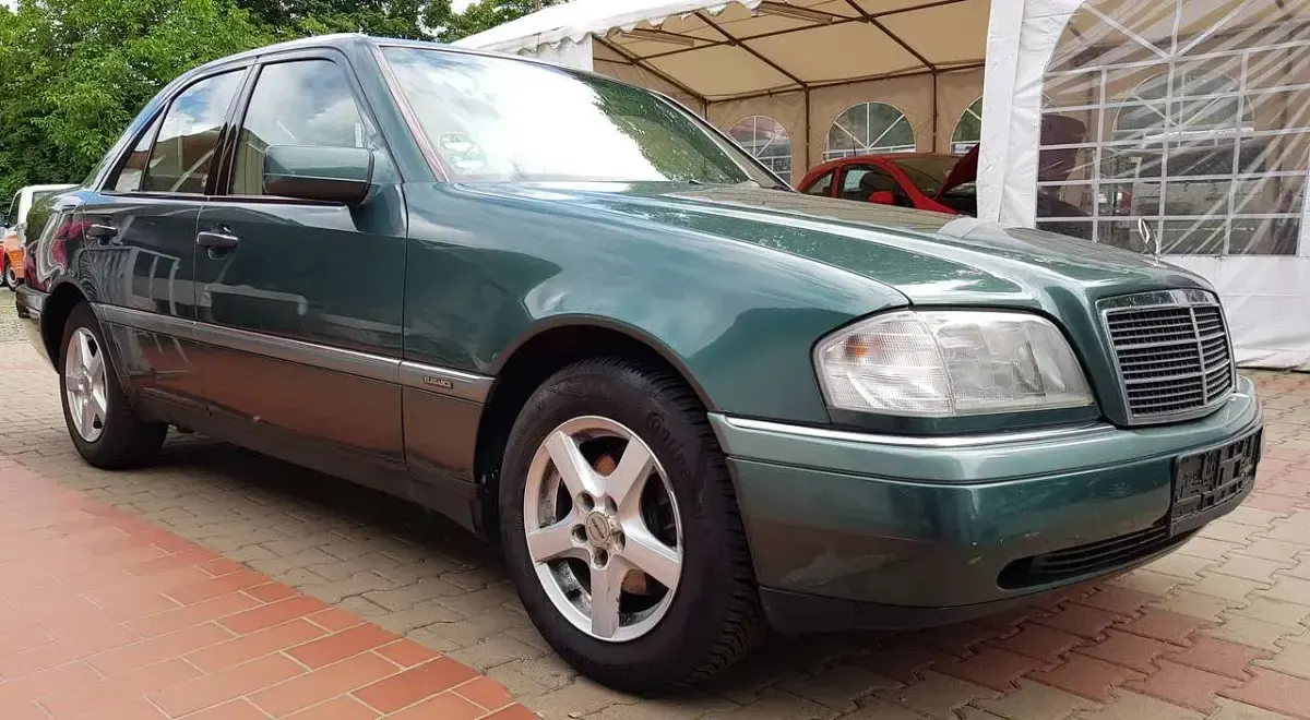 Gebraucht Mercedes C180 Elegance 122 PS (89 kW) 1993 Grün Limousine