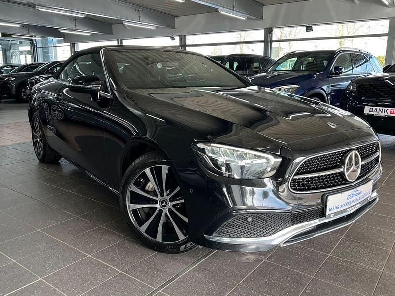 Gebraucht Mercedes E400 Avantgarde 330 PS (242 kW) 2022 Schwarz Cabrio