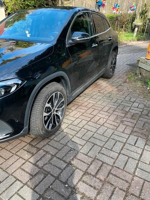 Gebraucht Mercedes EQA250+ 139 kW (190 PS) 2023 Schwarz SUV