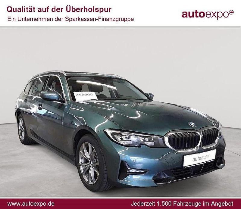 Grün Gebraucht 2020 BMW 320 Sport Line Kombi | 20.789 € (Superpreis) - Bild 1/4