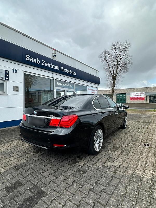Gebraucht BMW 730 245 PS (180 kW) 2011 Schwarz Limousine