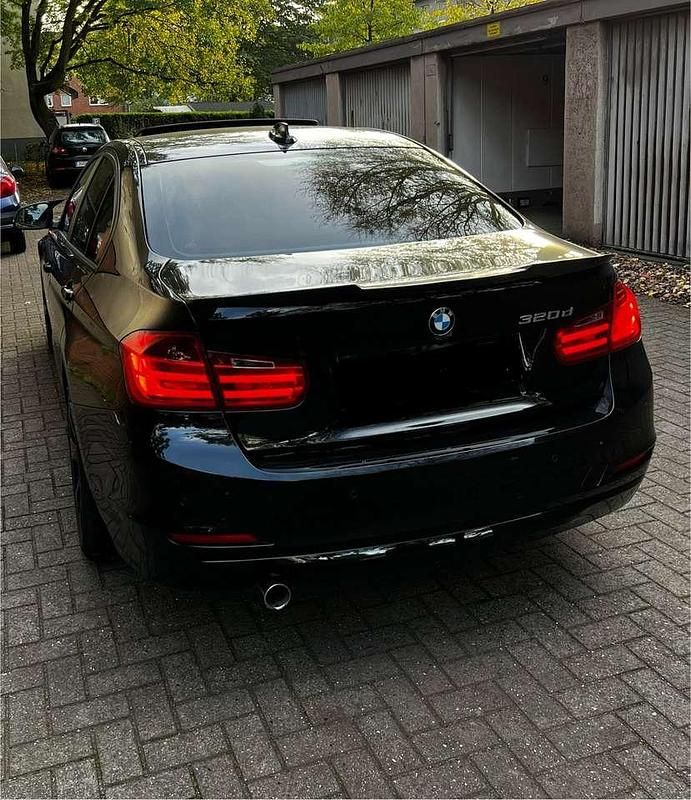 Gebraucht BMW 320 Sport Line 184 PS (135 kW) 2012 Limousine