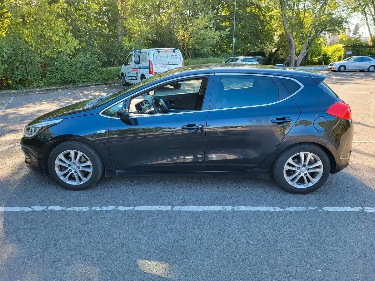 Gebraucht Kia Ceed 135 PS (99 kW) 2013 Schwarz Kleinwagen