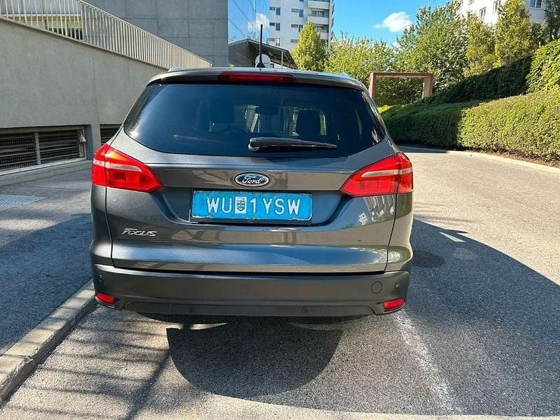 Gebraucht Ford Focus Titanium 120 PS (88 kW) 2018 Grau Limousine