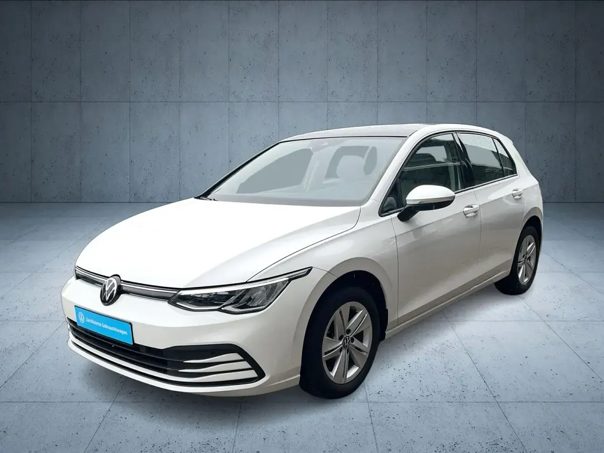Second-hand VW Golf VIII R 131 CP (96 kW) 2023 Alb Berlinǎ