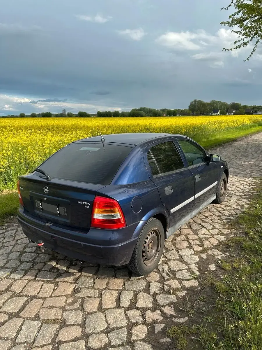 Gebraucht Opel Astra 75 PS (55 kW) 2000 Blau Limousine