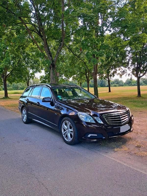 Gebraucht 2010 Mercedes E220 Avantgarde Kombi | 5.650 € (Guter Preis) - Bild 1/4