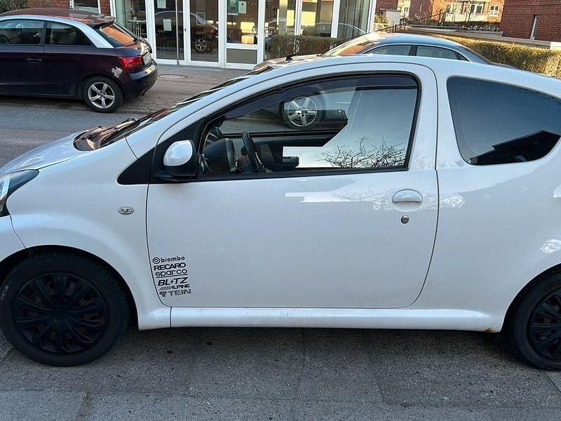 Gebraucht Toyota Aygo Cool 68 PS (50 kW) 2011 Weiß Kleinwagen