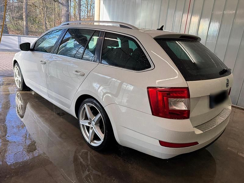 Gebraucht Skoda Octavia 140 PS (102 kW) 2014 Weiß Kleinwagen