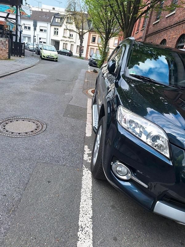 Blau Gebraucht 2011 Toyota RAV4 Kombi | 16.000 € - Bild 1/4