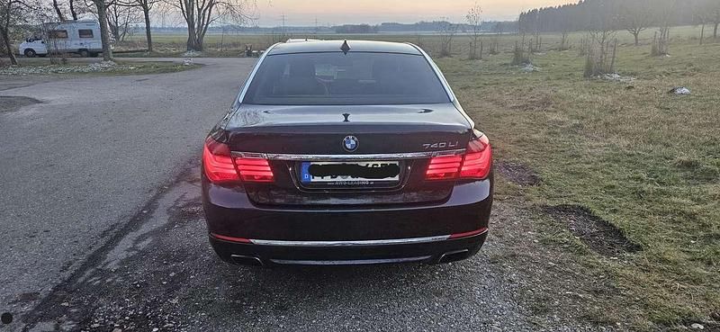 Używany BMW 740L 320 KM (235 kW) 2014 Czarny Sedan/Limuzyna