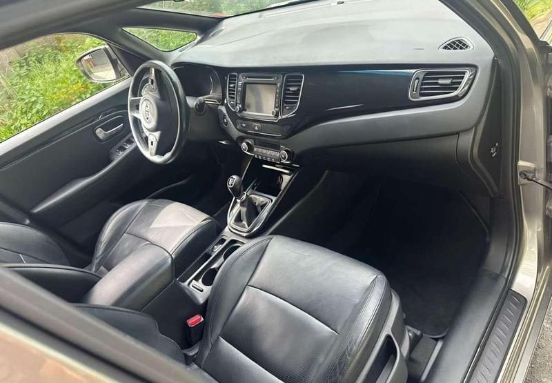 Gebraucht Kia Carens 141 PS (103 kW) 2016 Grau Van / Kleinbus