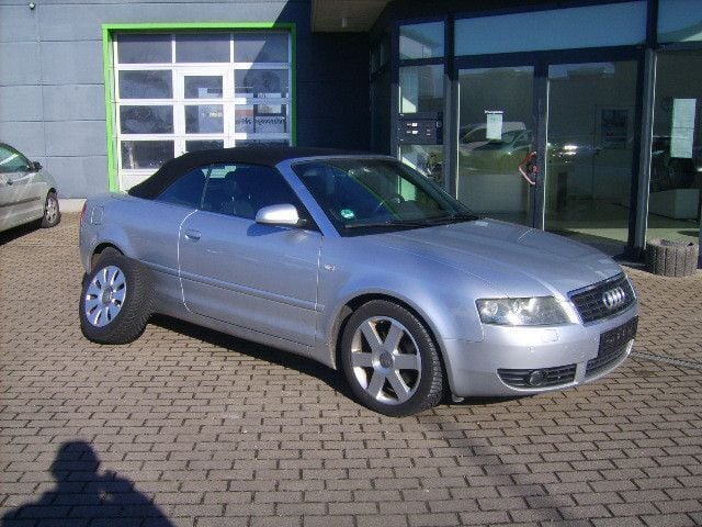 Silber Gebraucht 2004 Audi A4 Cabriolet Sport Cabrio | 9.999 € - Bild 1/4