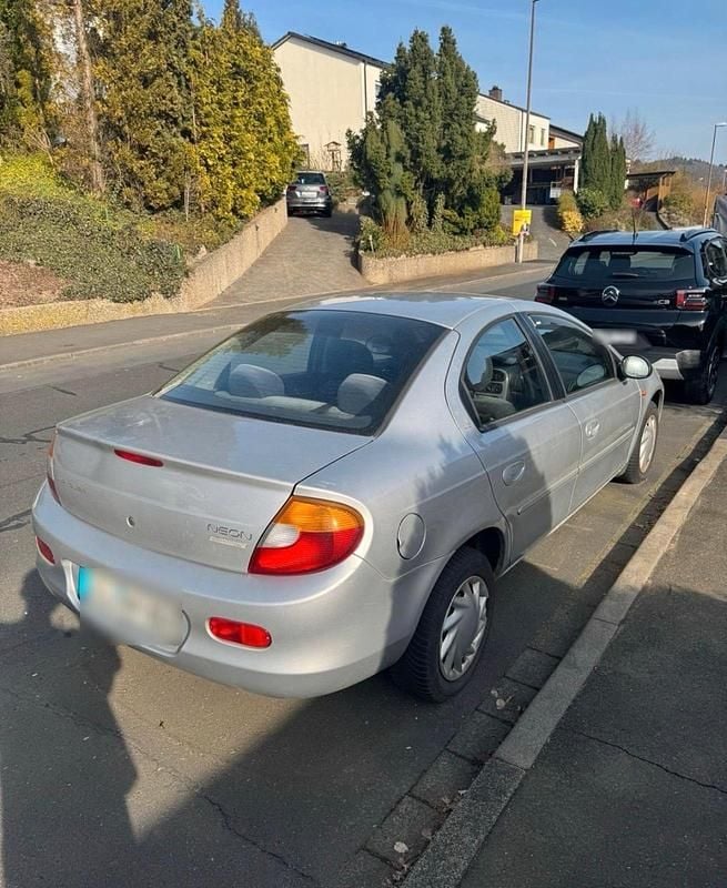Second-hand Chrysler Neon 96 CP (70 kW) 2000 Argintiu Berlinǎ
