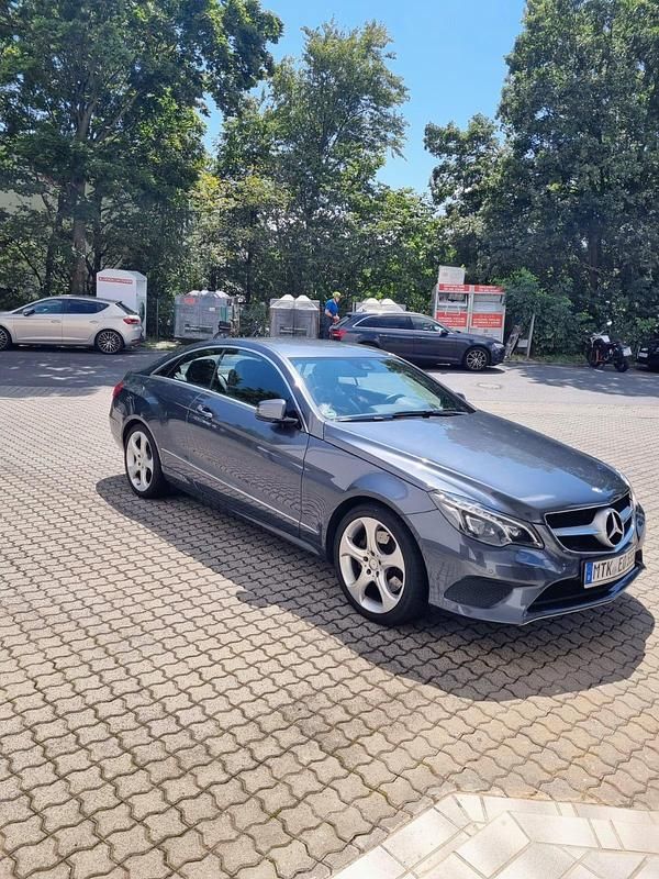 Grau Gebraucht 2015 Mercedes 200 Coupé | 16.000 € (Fairer Preis) - Bild 1/4
