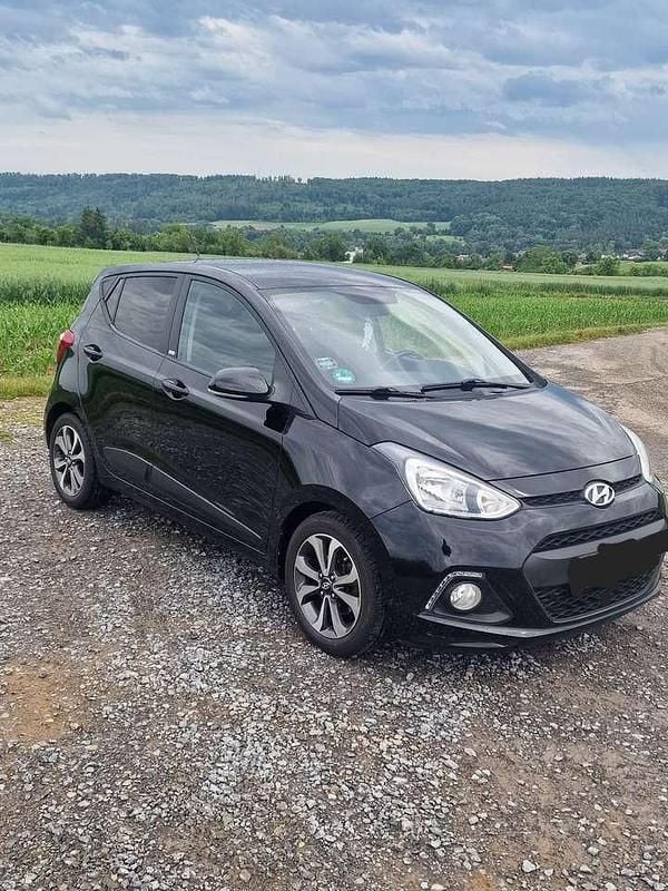 Schwarz Gebraucht 2016 Hyundai i10 Passion Kleinwagen | 5.400 € (Fairer Preis) - Bild 1/4