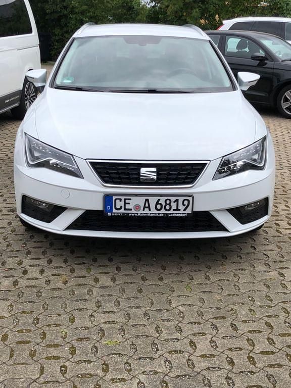 Weiß Gebraucht 2018 Seat Leon ST Reference Kombi | 11.900 € (Fairer Preis) - Bild 1/4