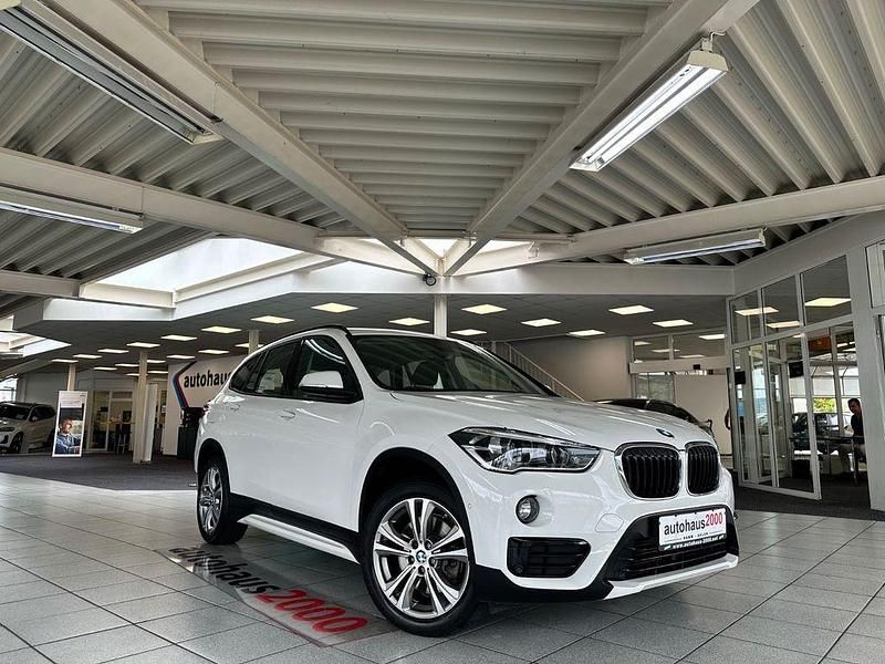 Weiß Gebraucht 2018 BMW X1 Sport Line SUV | 22.950 € (Fairer Preis) - Bild 1/4