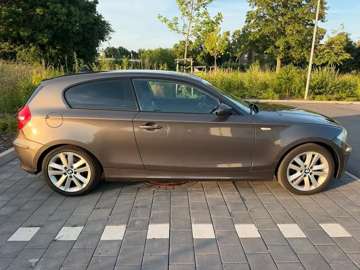 Gebraucht BMW 123 204 PS (150 kW) 2009 Braun Kleinwagen