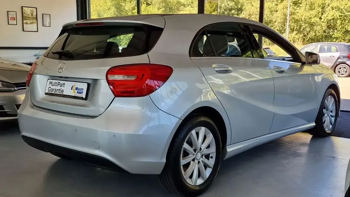 Gebraucht Mercedes A180 122 PS (89 kW) 2014 Silber Kleinwagen
