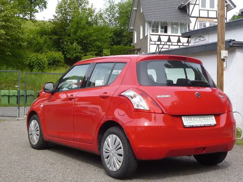 Gebraucht Suzuki Swift 94 PS (69 kW) 2015 Rot Kleinwagen