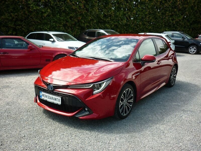 Emotional red 2 Gebraucht 2019 Toyota Corolla Hybrid Club Limousine | 21.990 € (Fairer Preis) - Bild 1/4
