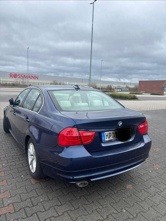 Gebraucht BMW 320 Efficient Dynamics 163 PS (119 kW) 2011 Blau Limousine