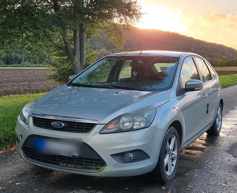 Silber Gebraucht 2009 Ford Focus Limousine | 2.000 € (Etwas zu teuer) - Bild 1/4
