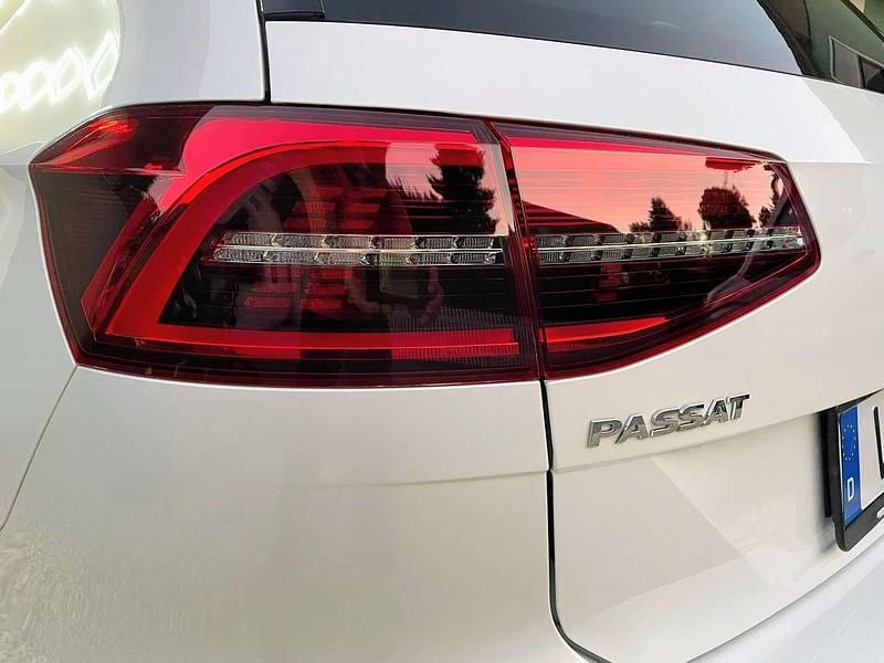 Second-hand VW Passat Highline 280 CP (205 kW) 2018 Alb Break