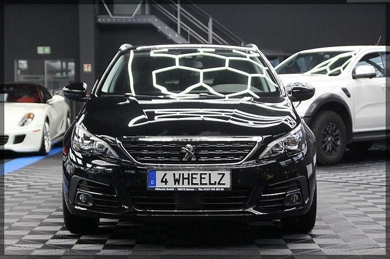 Gebraucht Peugeot 308 SW Allure 131 PS (96 kW) 2020 Schwarz Kombi