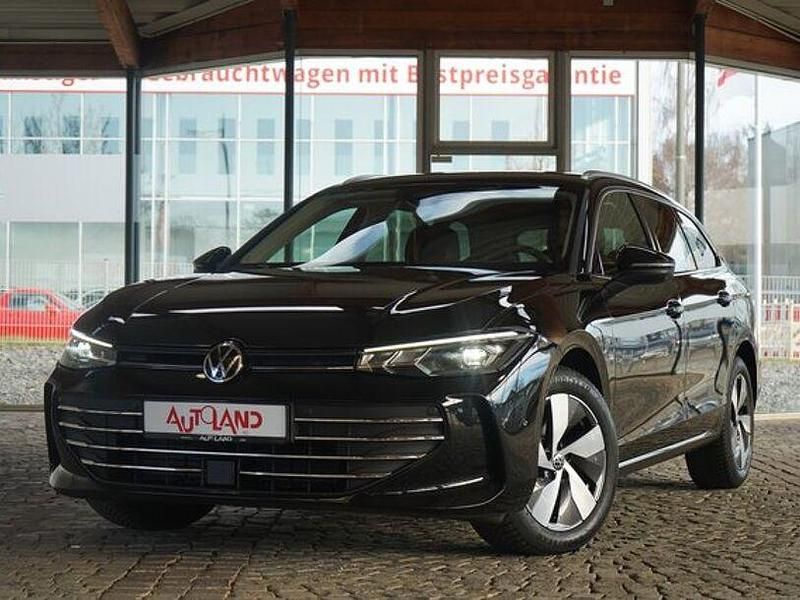 Gebraucht VW Passat 150 PS (110 kW) 2025 Grenadillaschwarzmet. Kombi