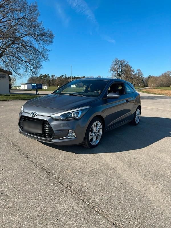 Gebraucht Hyundai i20 101 PS (74 kW) 2016 Grau Coupé
