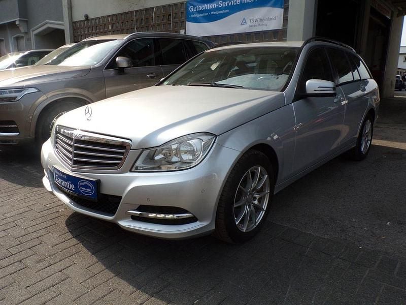 Gebraucht Mercedes C180 156 PS (114 kW) 2013 Silber Limousine