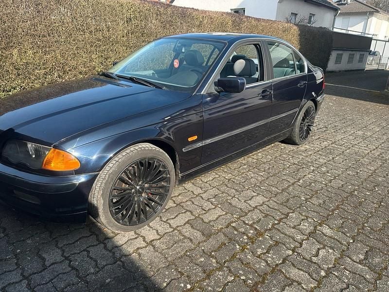 Gebraucht BMW 320 150 PS (110 kW) 1999 Blau Limousine
