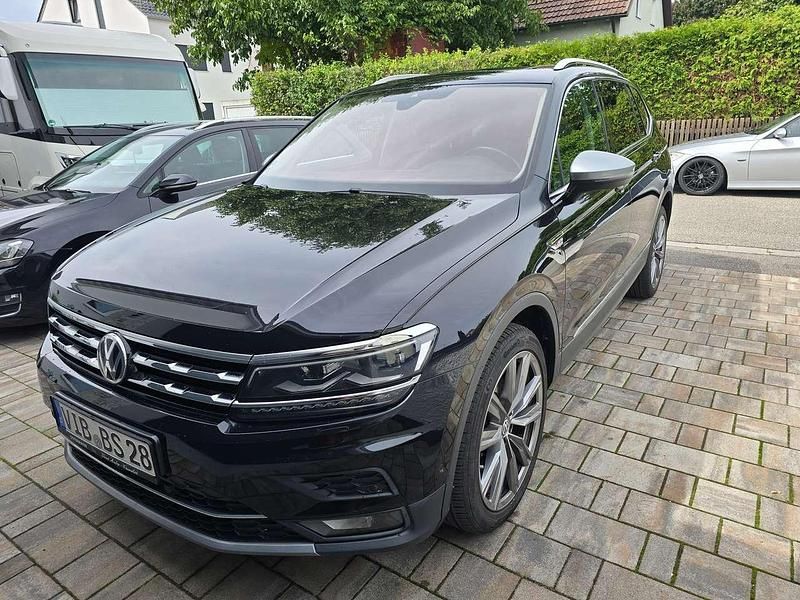 Schwarz Gebraucht 2018 VW Tiguan Allspace Highline SUV | 27.990 € (Fairer Preis) - Bild 1/4